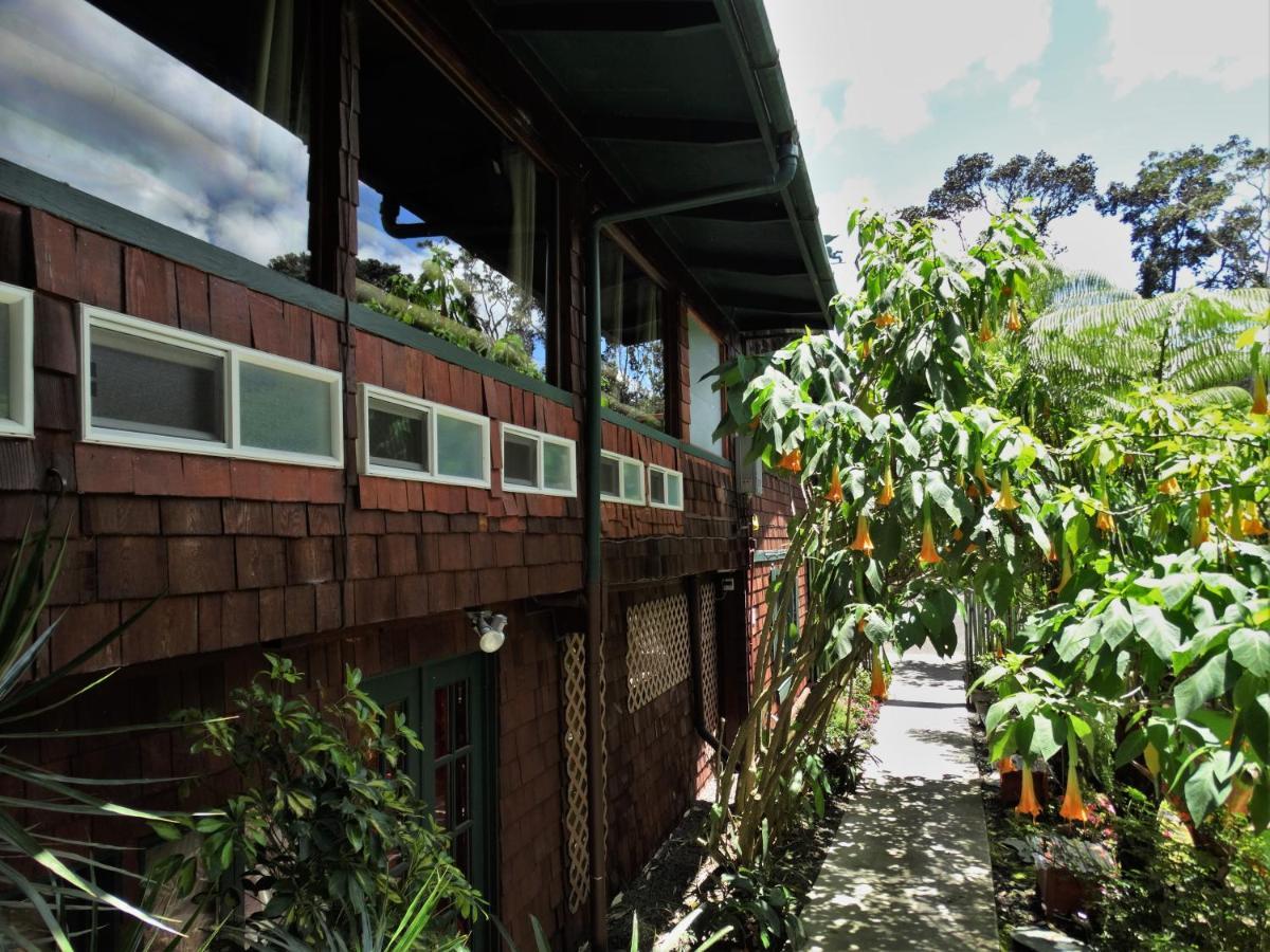 Kilauea Lodge *