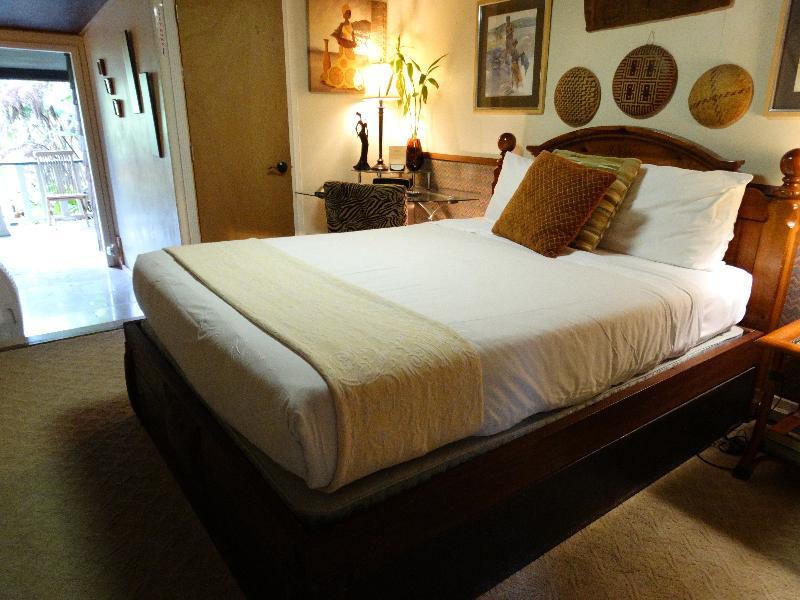 Kilauea Lodge